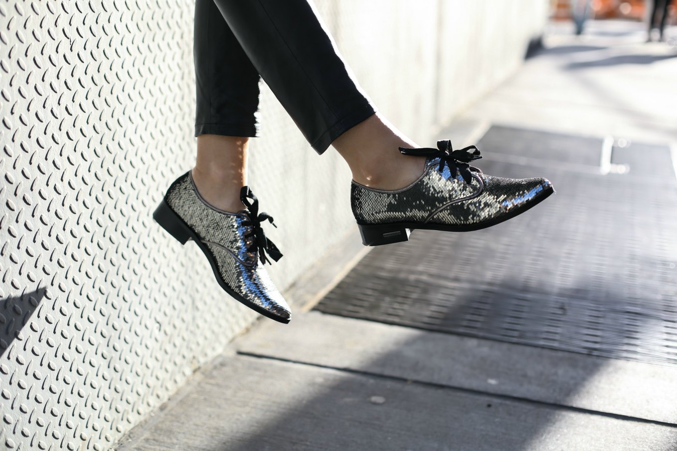 sequin-giltter-oxford-flats-christmas-socks-leather-pants-one-shoulder-tie-neck-top5