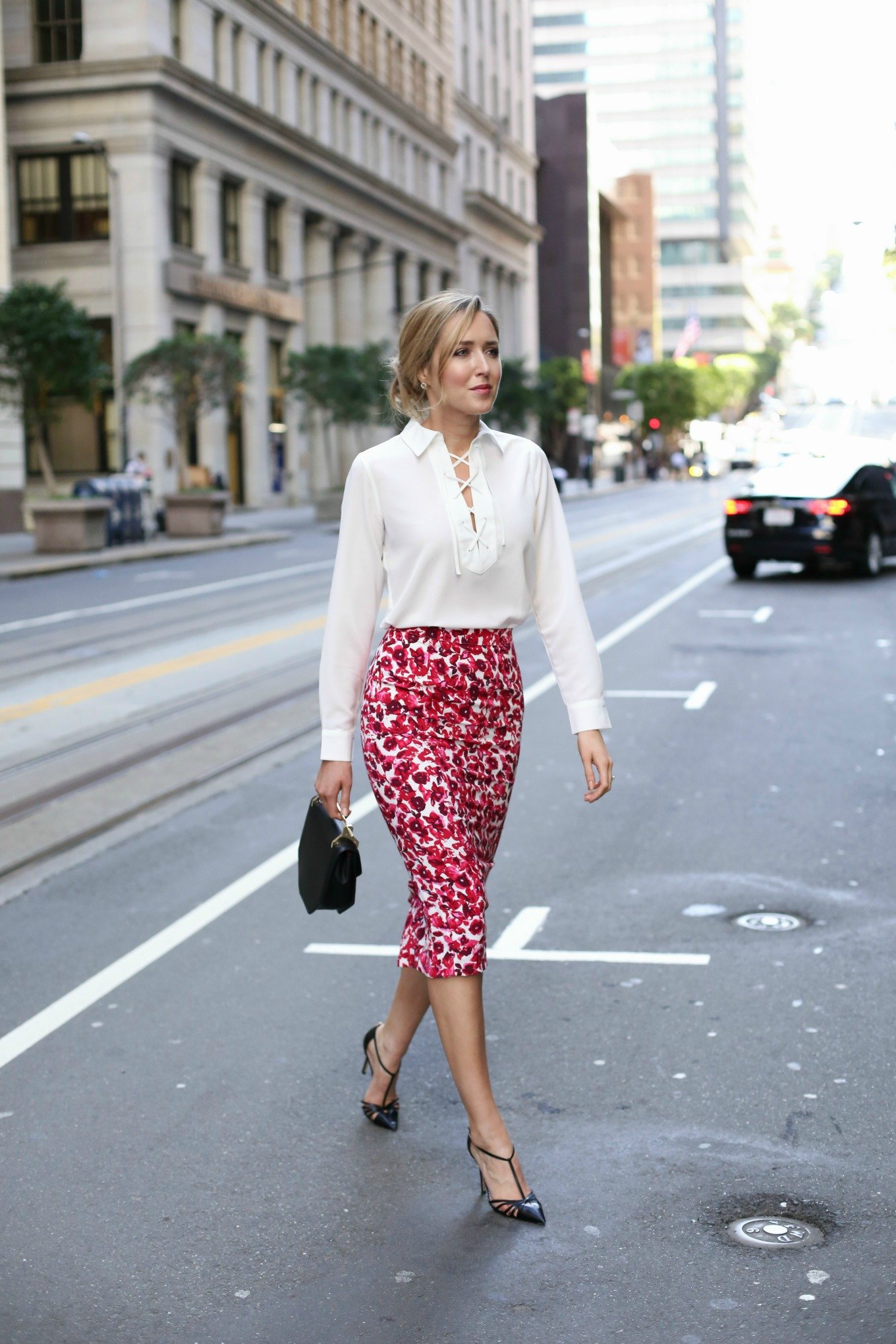 skirt-for-work-white-blouse-black-pointed-toe-heels-680x10202x