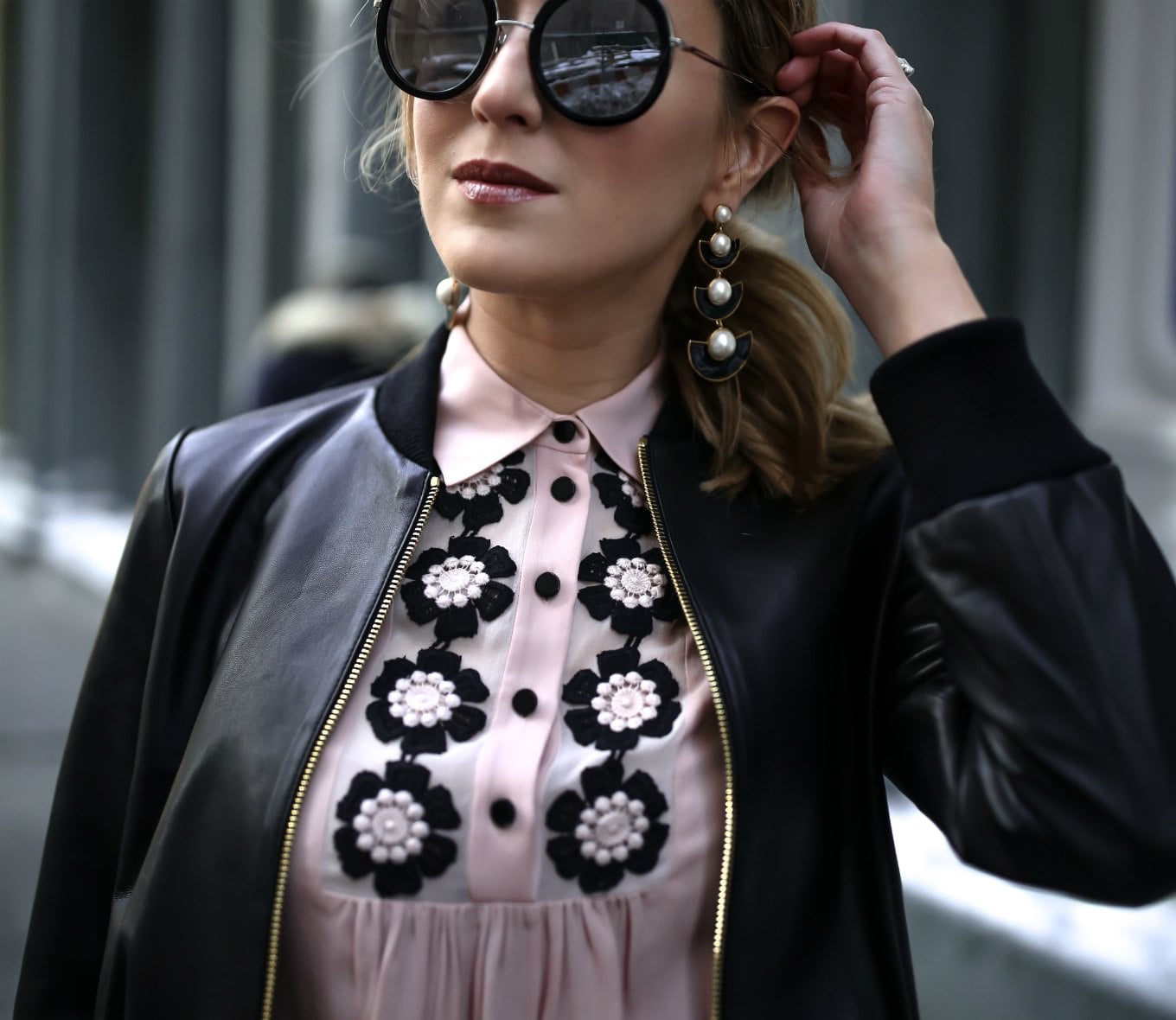 kate-spade-spring-2017-blush-flower-blouse-slate-blue-bag-black-leather-bomber-jacket-wide-leg-bow-pants-style4