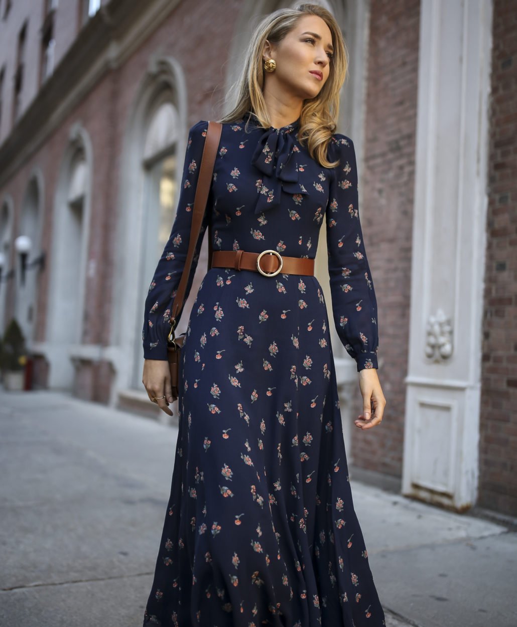 navy-floral-tie-neck-maxi-dress-ankle-length-reformation-classic-style-fashion-blog-nyc-maryorton-11 Mary Orton wears a Reformation floral neck tie maxi dress, a Frame brown leather circle belt and a brown leather Ralph Lauren cross body bag to meet the parents