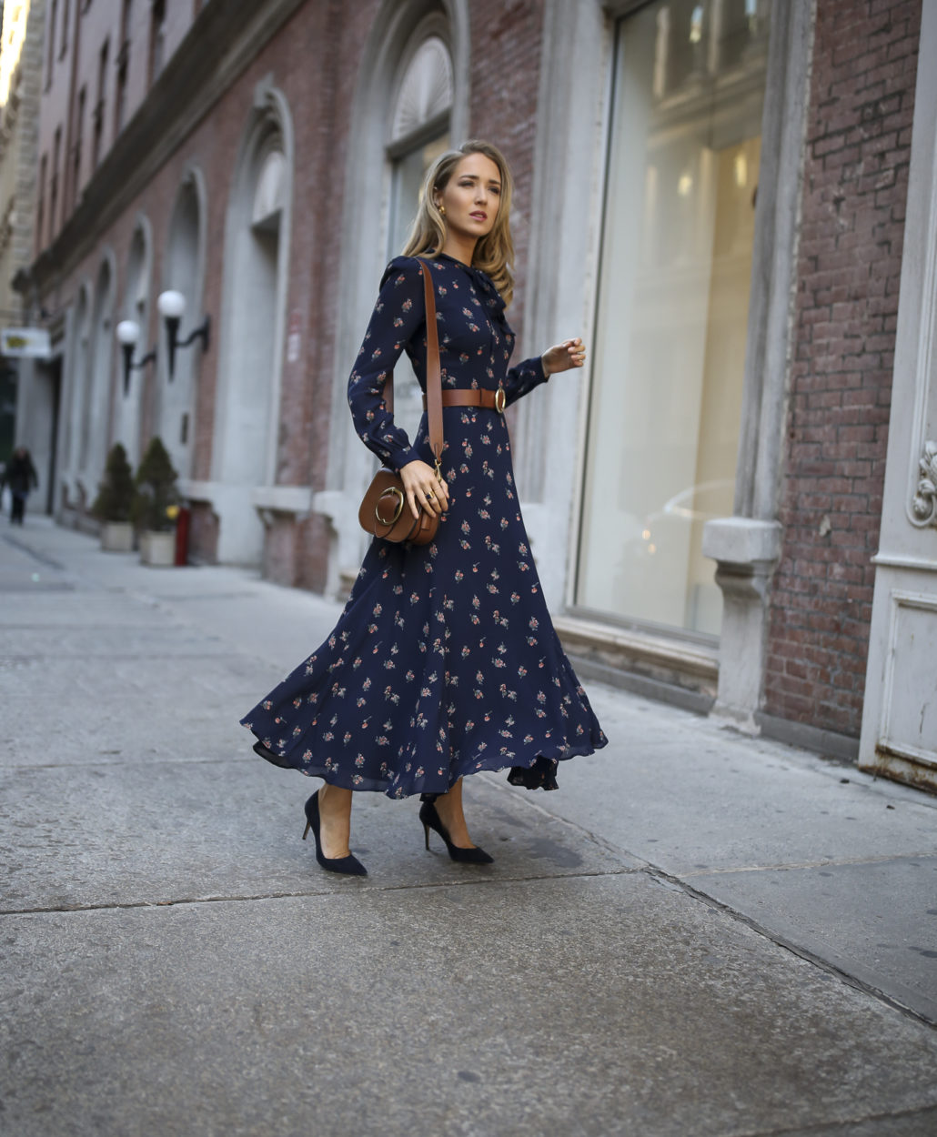 navy-floral-tie-neck-maxi-dress-ankle-length-reformation-classic-style-fashion-blog-nyc-maryorton-12 NYC fashion blogger Mary Orton of Memorandum wears a Reformation floral neck tie maxi dress, classic black ankle-strap pumps, a brown leather circle belt, and a brown leather Ralph Lauren cross body bag to meet the parents