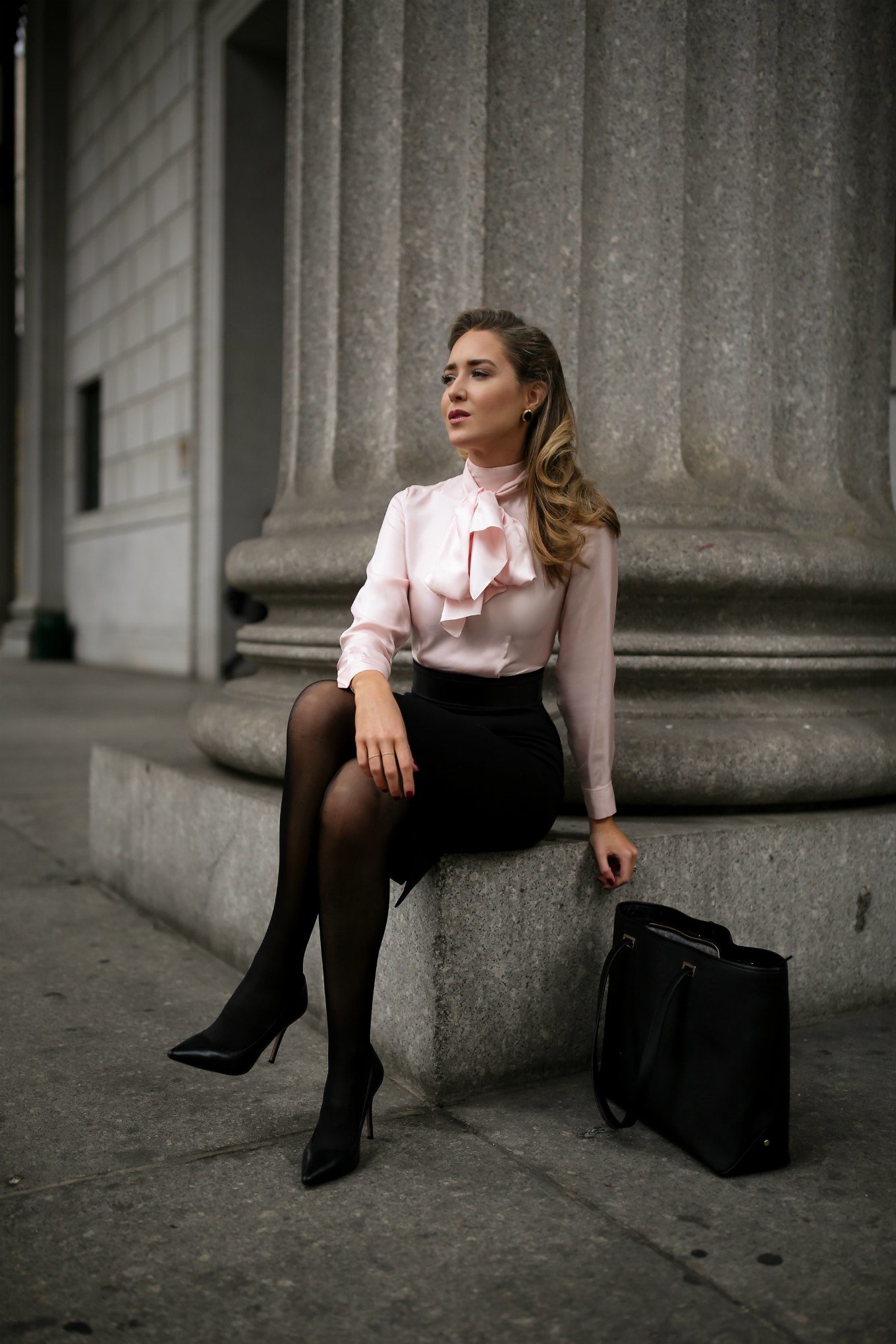 NYC fashion blogger Mary Orton wears a pink and black two-toned Ted Baker tie-neck dress, classic black Manolo Blahnik pumps and a black work tote