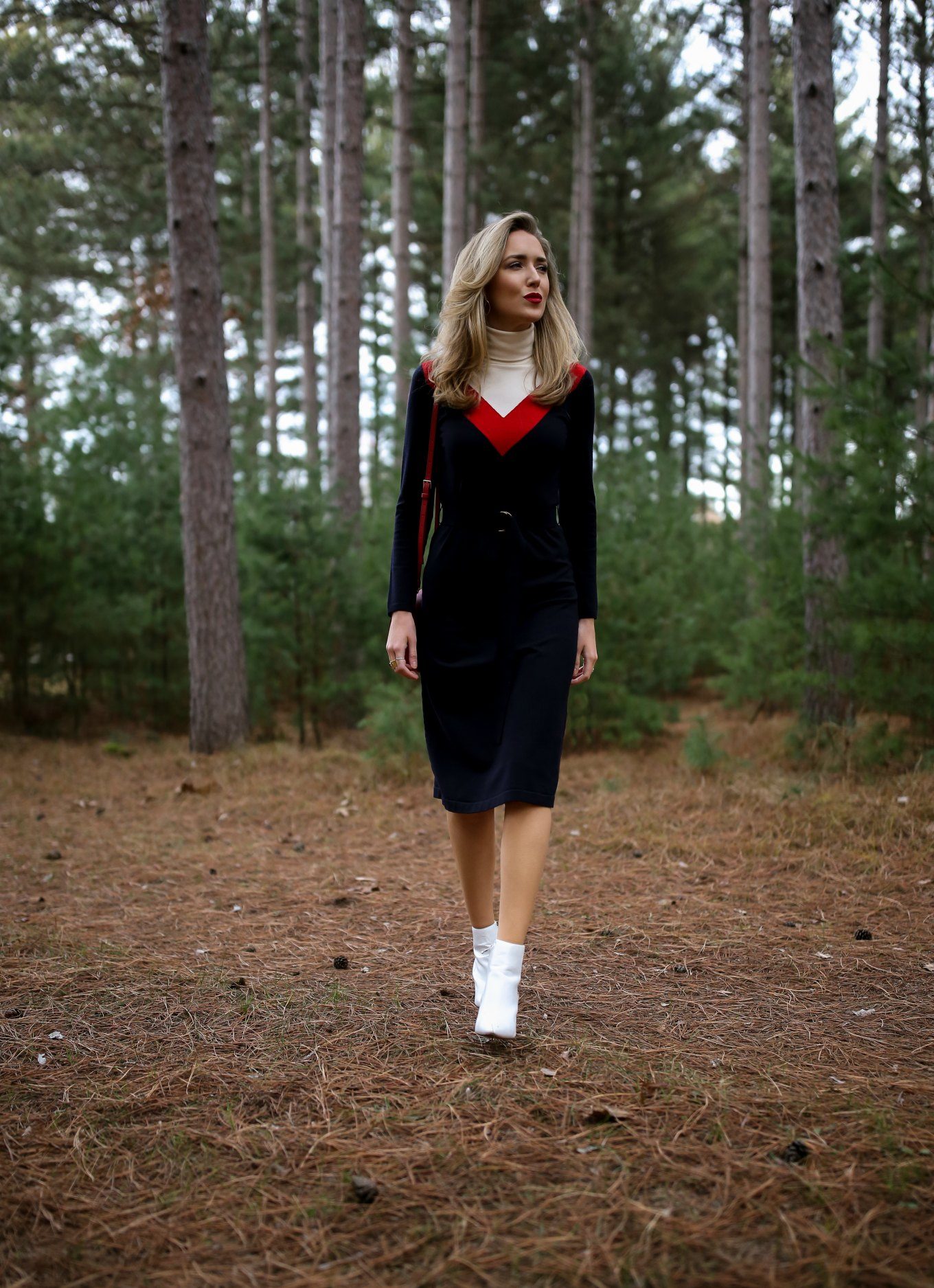 Mary Orton wears a Tory Burch turtleneck sweater dress, white Halogen ankle boots, a red leather cross body bag and a dark red lip for a Ski Trip