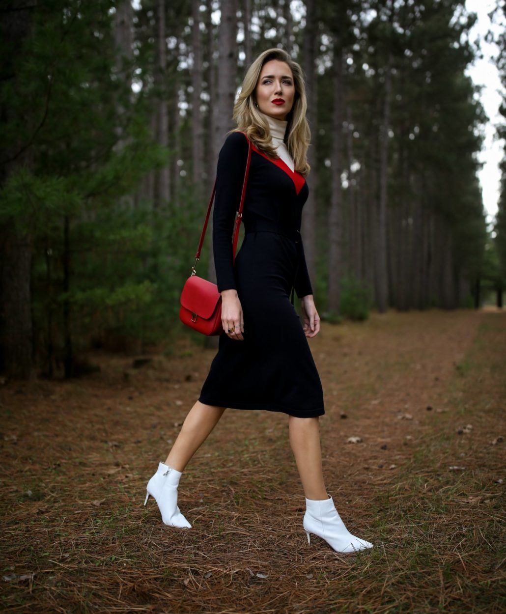 tory-burch-vivien-turtleneck-ski-chevron-midi-sweater-dress-chalet-style-classic-fashion-nyc-blog5 Mary Orton of Memorandum wears a Tory Burch turtleneck sweater dress, white Halogen ankle boots, a red leather cross body bag and a dark red lip for a Ski Trip