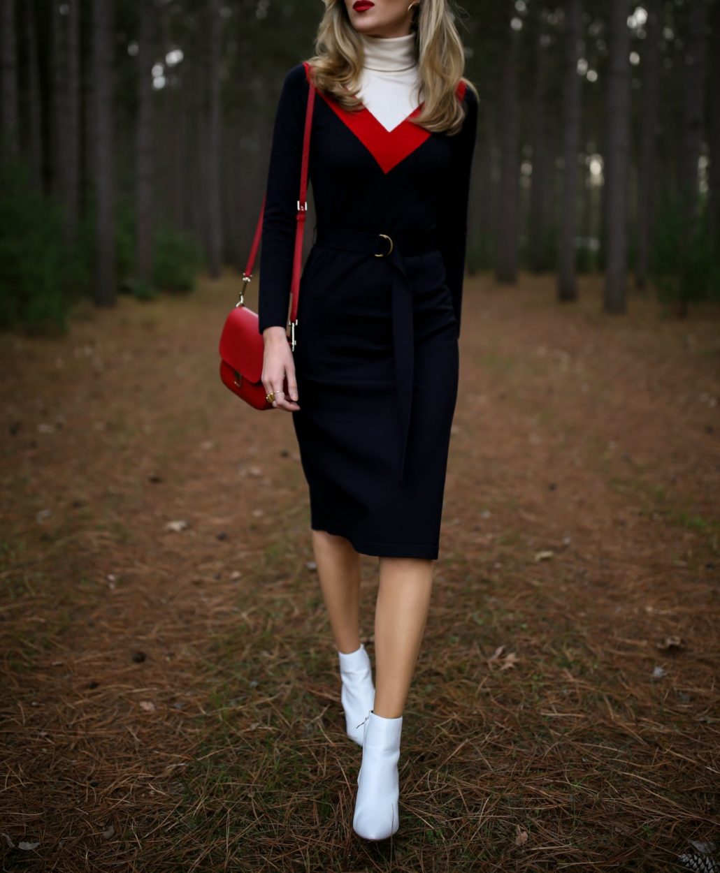 tory-burch-vivien-turtleneck-ski-chevron-midi-sweater-dress-chalet-style-classic-fashion-nyc-blog7 Mary Orton wears a Tory Burch turtleneck sweater dress, white Halogen ankle boots, a red leather cross body bag and a dark red lip for a Ski Trip